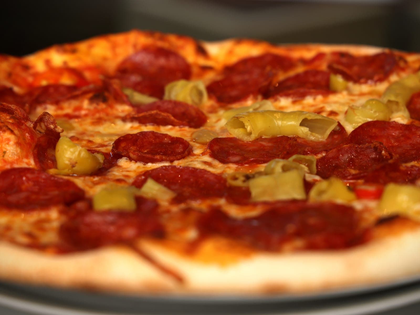 Pizza mit Hühnchen und Cocktailsauce
