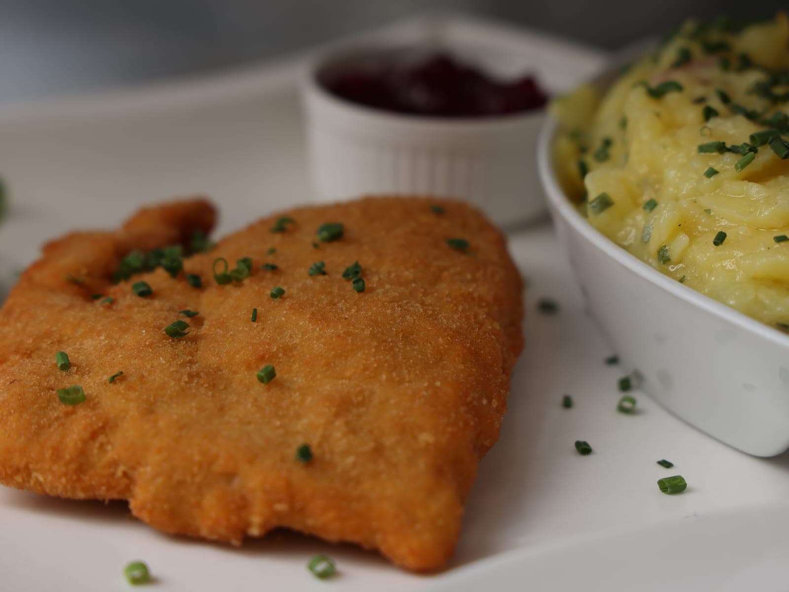 Knuspriges Schnitzel mit Beilage